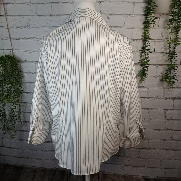 WOMENS JONES NEW YORK SIGNATURE EASY CARE BUTTON DOWN, SIZE LARGE - Picture 7 of 8